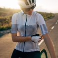 thumbnail image 5 of Cafe Du Cycliste - Maillot de ciclismo de verano, transpirable, de manga corta, para mujer, para ciclismo de montaña o de carretera, 5 of 5