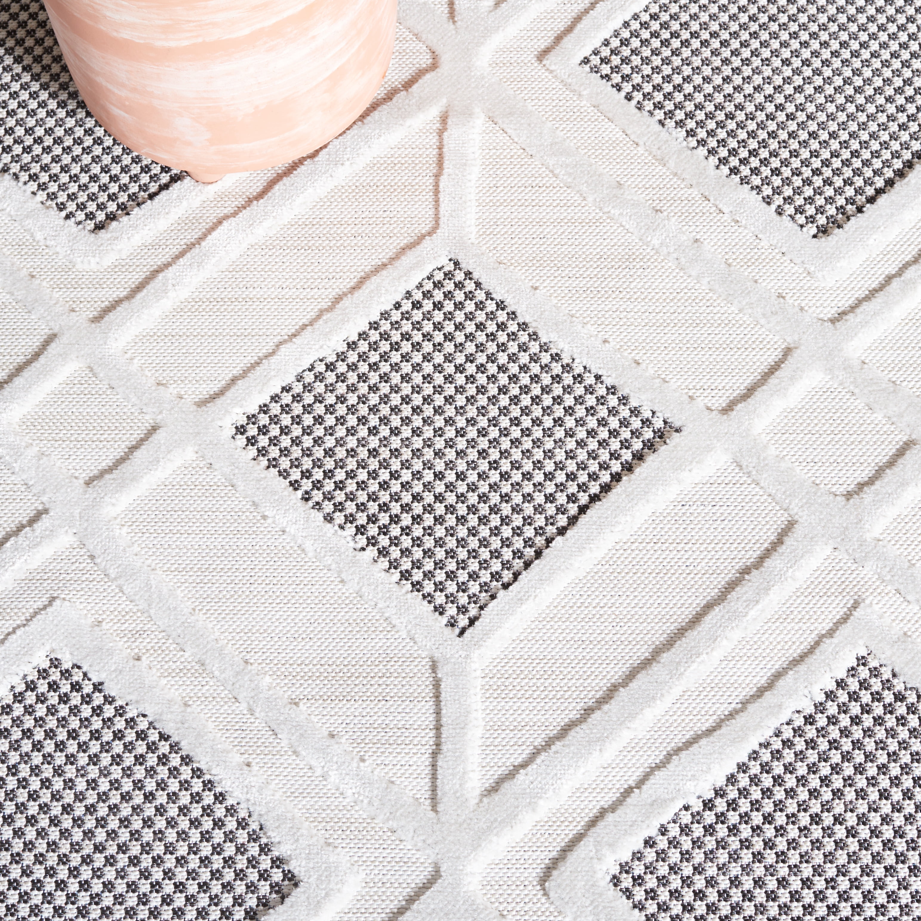 SAFAVIEH Cabana Carina Diamond Indoor/Outdoor Area Rug, Ivory/Black, 5'1" x 7'6"