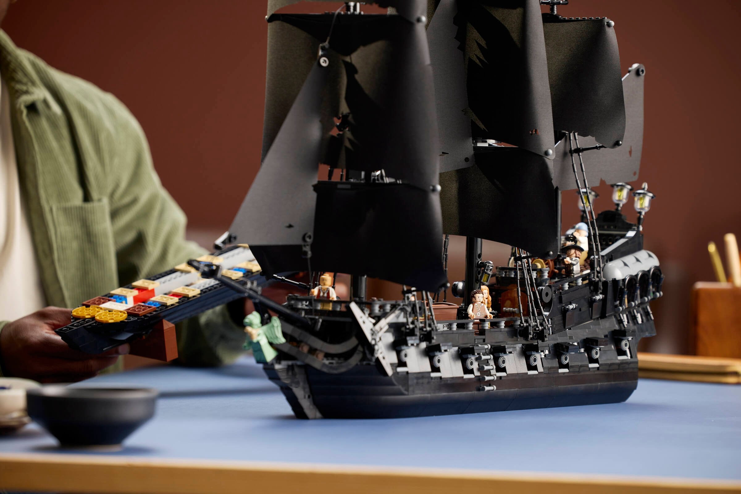 LEGO Icons Captain Jack Sparrow's Pirate Ship Interlocking Block Building Set 2861 Pieces 1 Pack