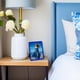 thumbnail image 4 of Portarretrato Bluesun azul de vidrio 5x7 para pared y mesa, 4 of 7