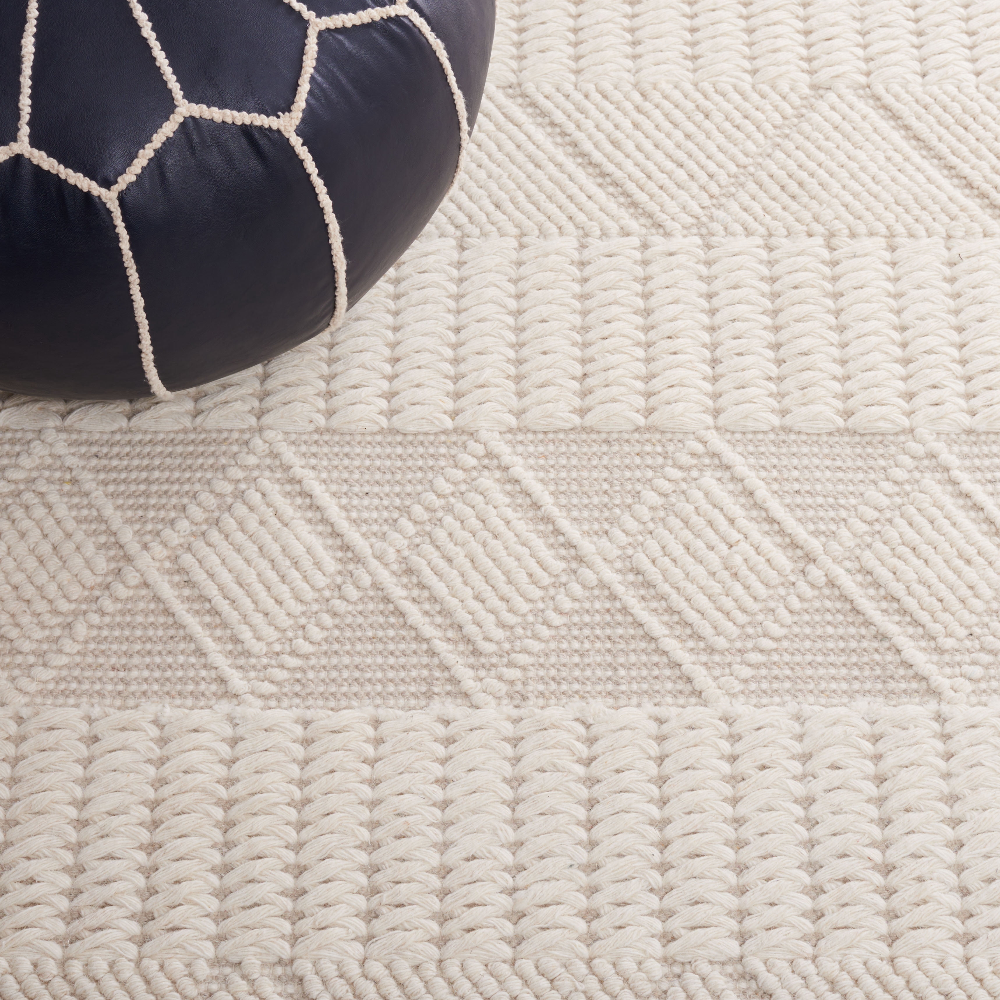 SAFAVIEH Natura Marvyn Southwestern Wool Area Rug, Ivory/Grey, 6' x 9'