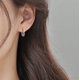 thumbnail image 5 of Pendientes ovalados en forma de U de estilo francés para mujer, diseño de nicho, estilo sencillo y frío, con hebilla para la oreja, pendientes elegantes retro de moda, 5 of 5