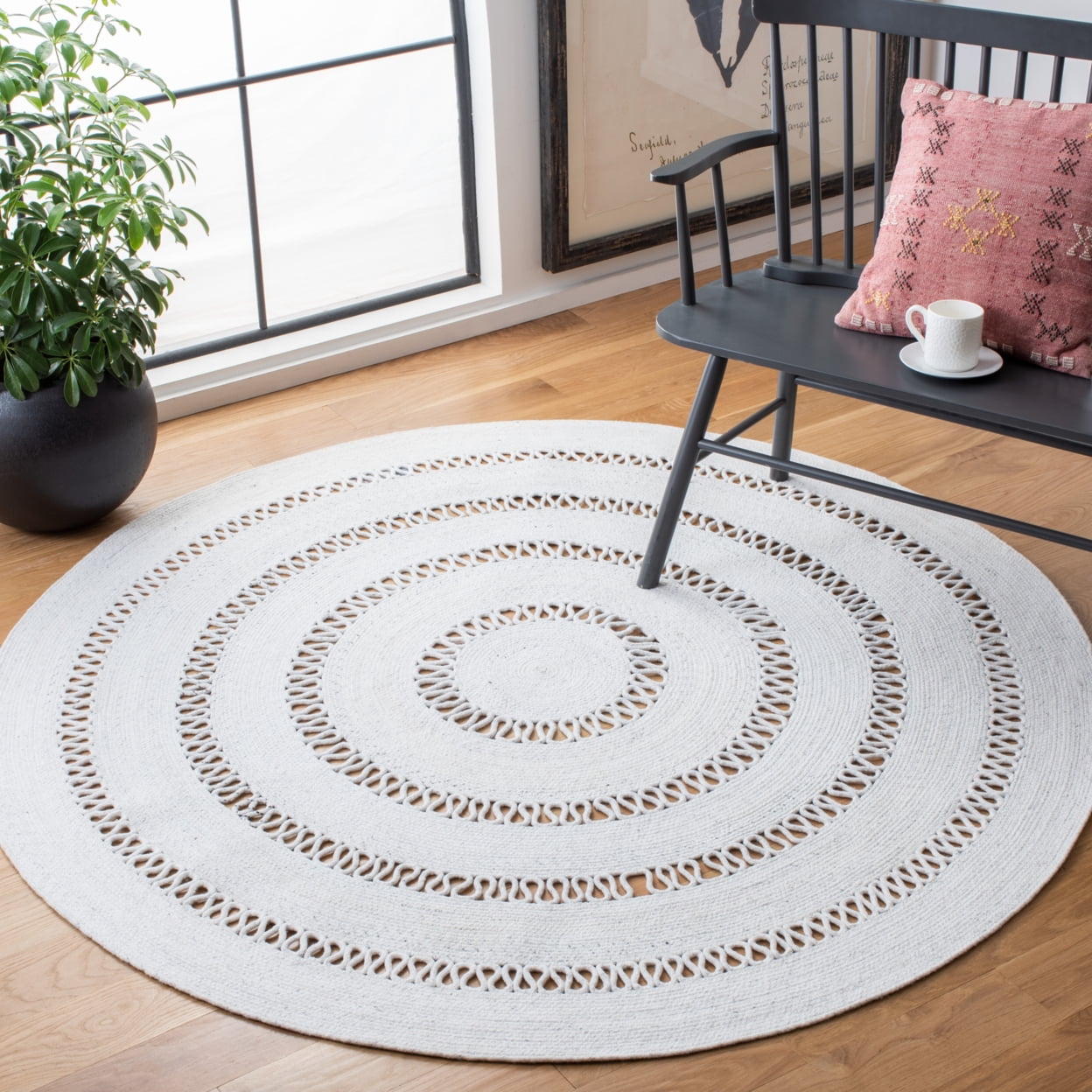 SAFAVIEH Cape Cod Salome Geometric Polyester Area Rug, Ivory, 7' x 7' Round