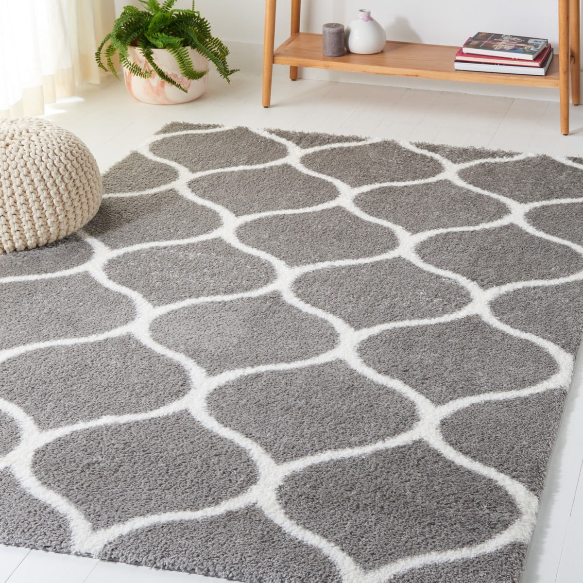 SAFAVIEH Tahoe Thelma Quatrefoil Shag Area Rug, 4' x 6', Grey/White