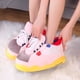 thumbnail image 1 of Zapatillas de casa altas de moda, suaves y esponjosas como nubes, pantuflas de invierno antideslizantes cálidas con suelas gruesas para hombres, mujeres y niños, 1 of 5