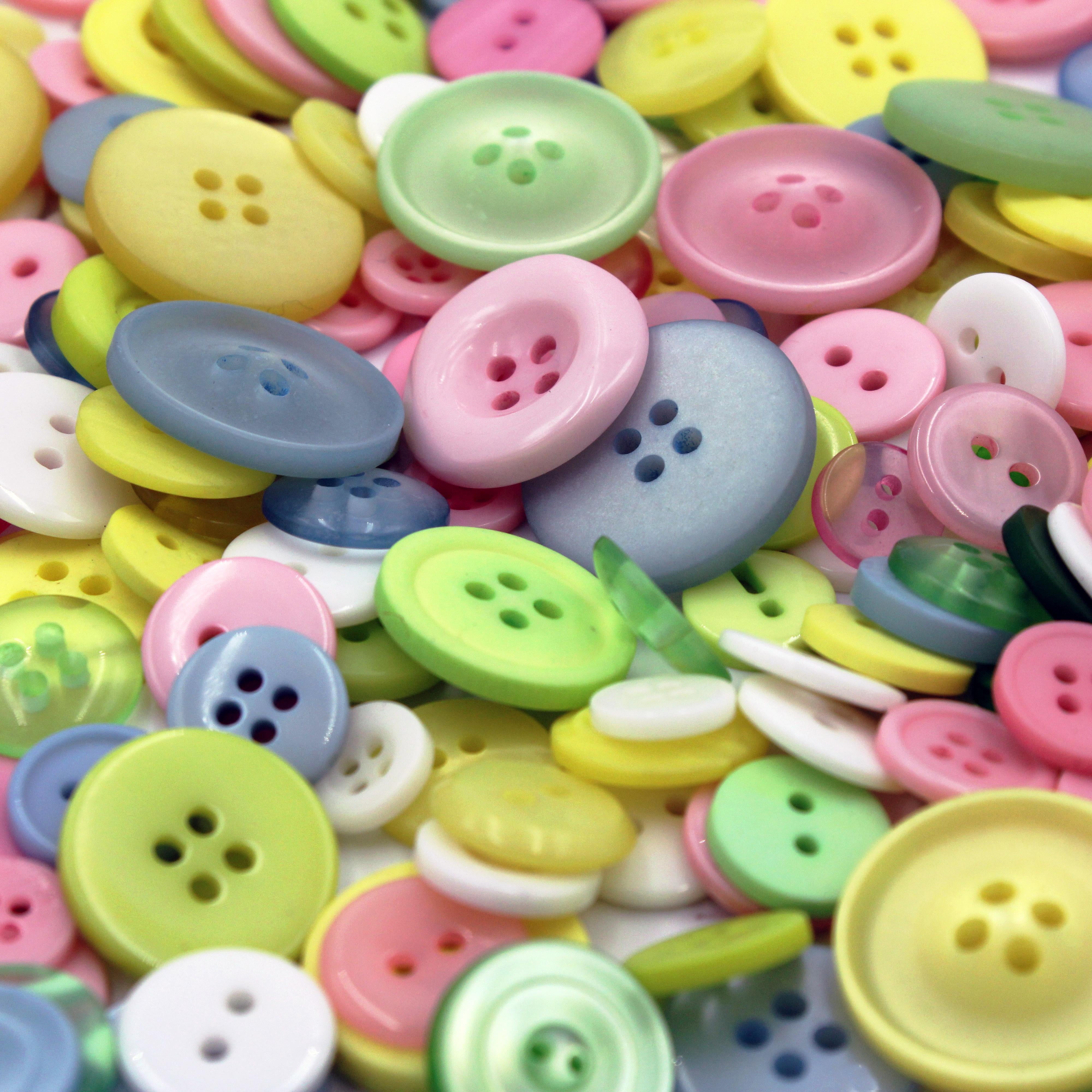 Gwen Studios Plastic Sewing Buttons Value Pack, 3.5 oz., Assorted Sizes, Pastel Colors