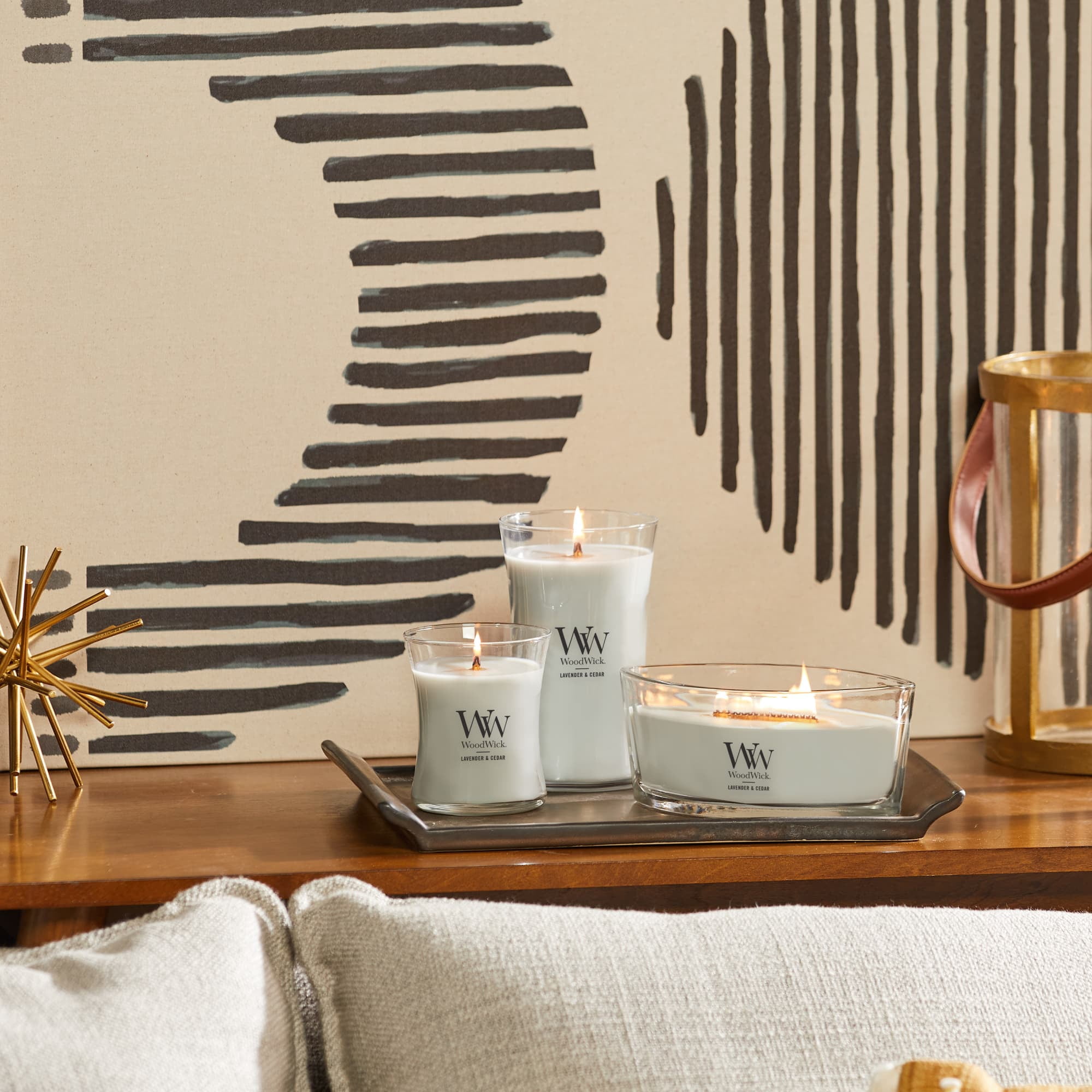 WoodWick Lavender & Cedar Scented Large Hourglass Candle, Crackles as it burns, Up to 180 hrs burn time, Perfect for gifting, 21.5oz