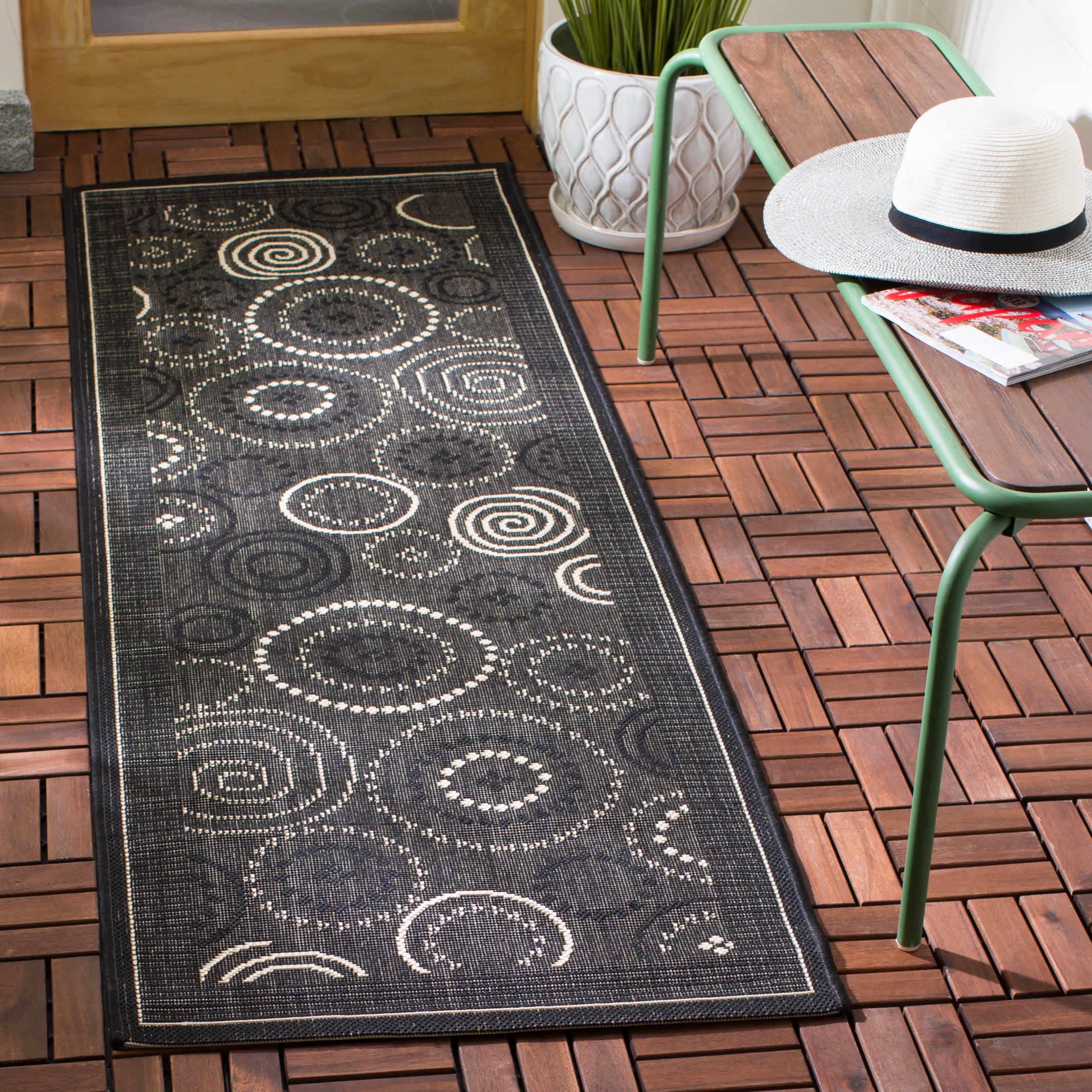 Safavieh Courtyard Hugo Oriental Indoor/Outdoor Runner Rug, Black/Sand, 2'3" x 12'