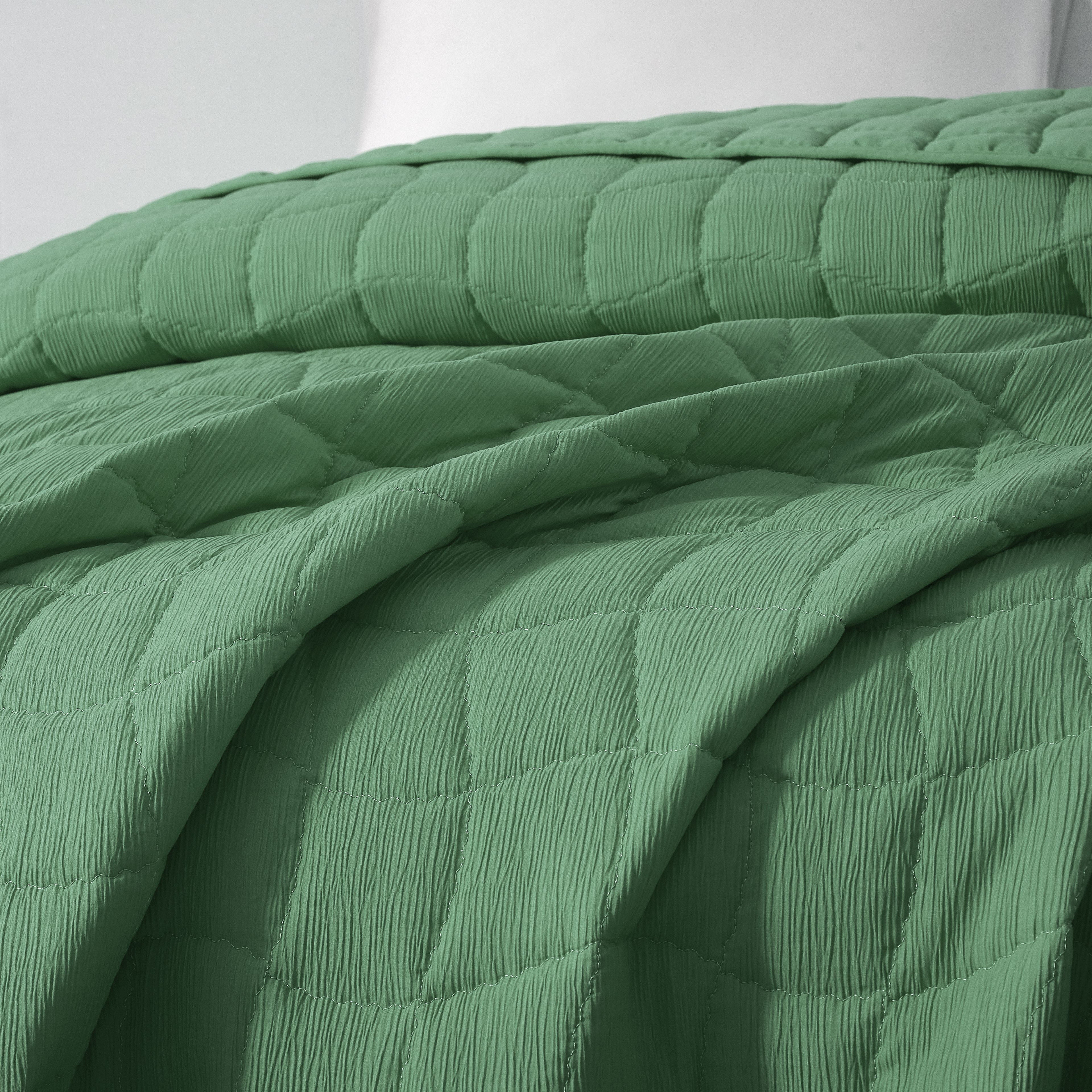 Mainstays by Becky G. & Alejandra Green Lily Cloud Quilt, Full/Queen