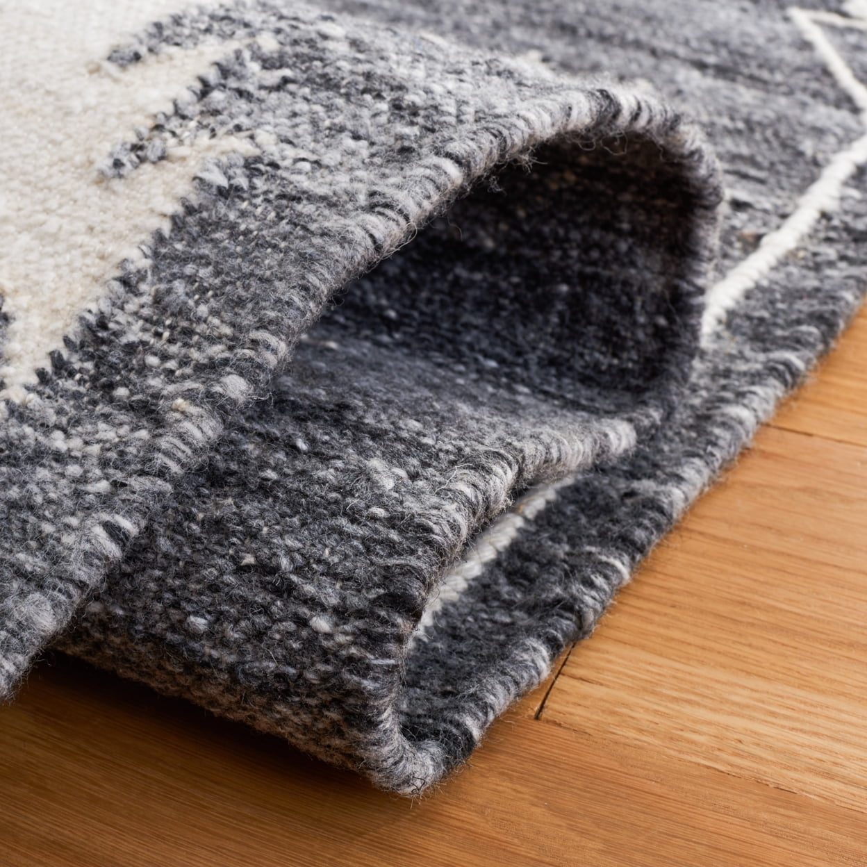 SAFAVIEH Kilim Adair Geometric Area Rug, Black/Ivory, 5' x 8'