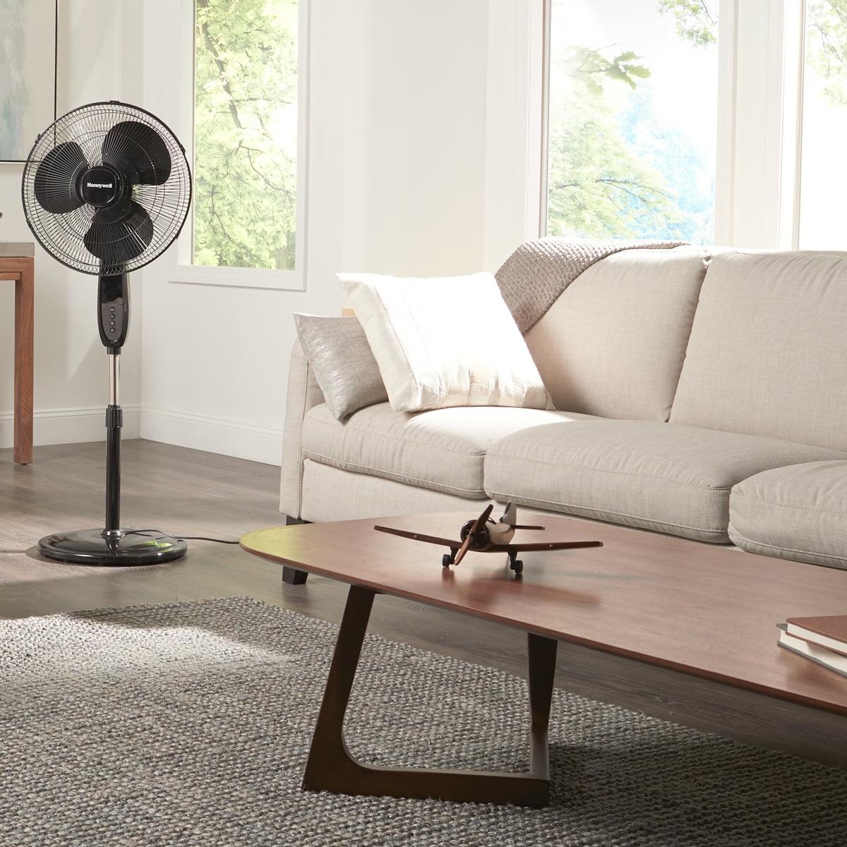 Honeywell Black Comfort Control 16" Whole Room Pedestal Fan with Remote Control, HSF1640B