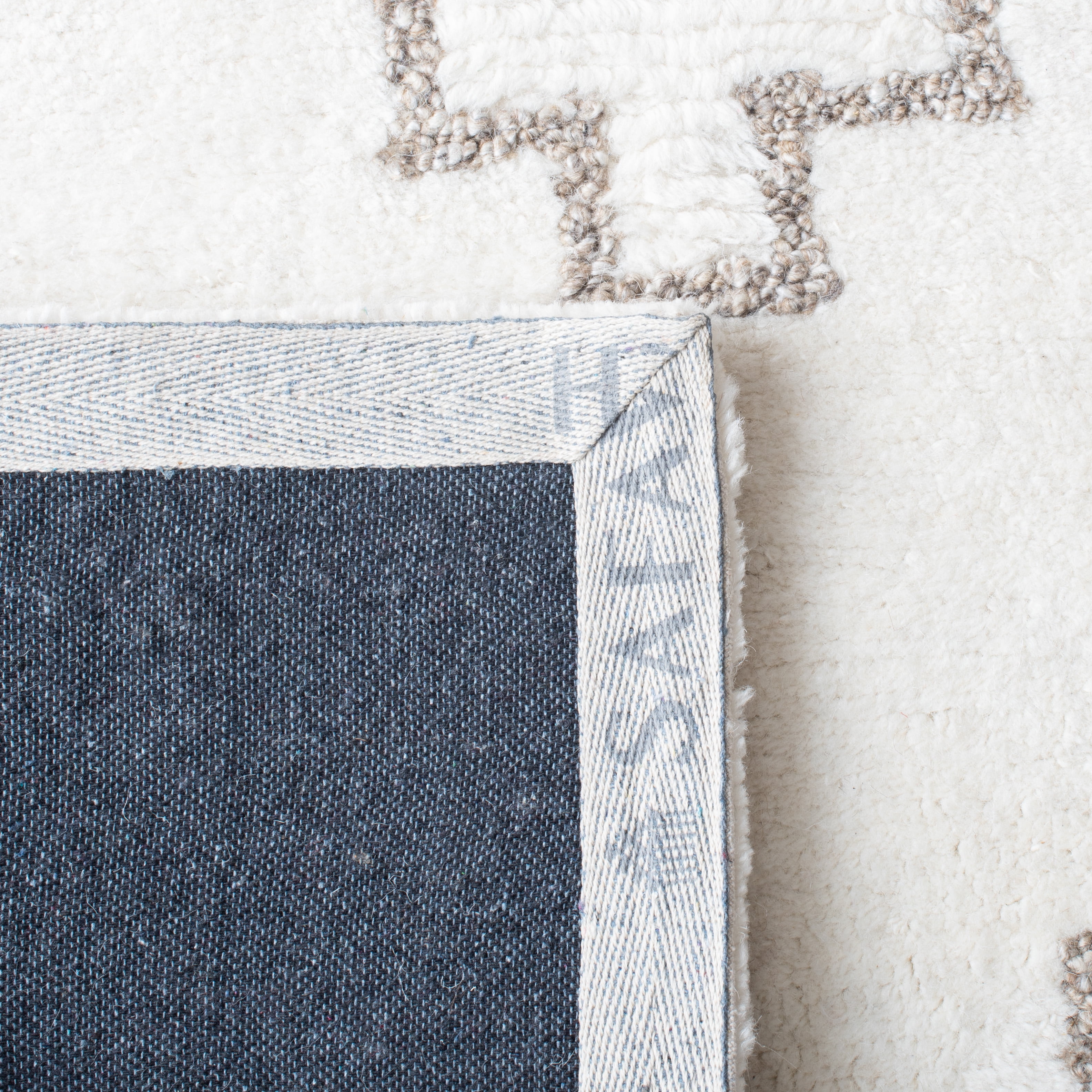 SAFAVIEH Casablanca Lidija Geometric Area Rug, Ivory/Taupe, 6' x 9'