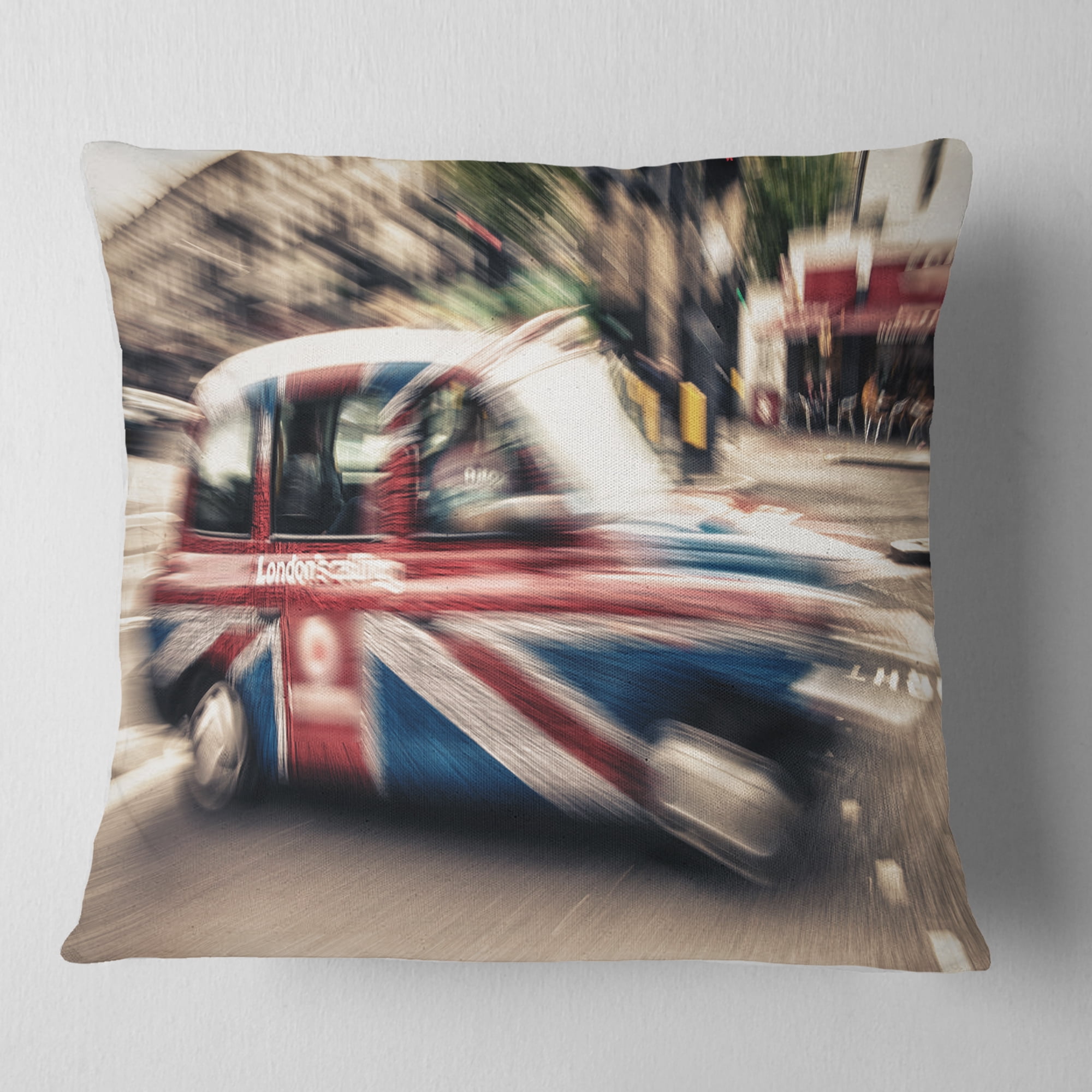 Designart UK Cab in London - Cityscape Photography Throw Pillow - 18x18