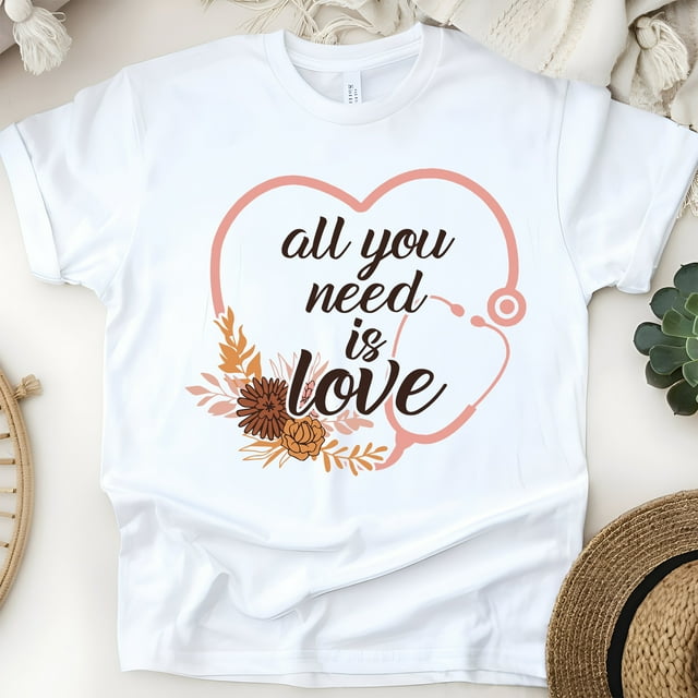 T-Shirt Graphique All You Need Is Love avec Design de Cœur et Stéthoscope, Blanc, Taille 2TG