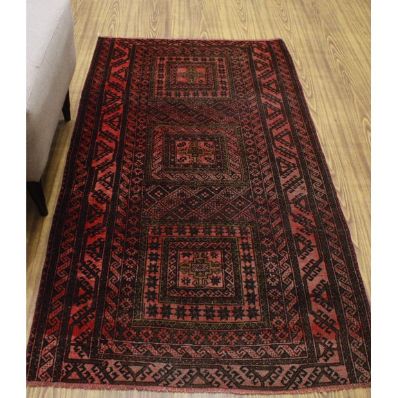 Semi Antique Laurel Red/Charcoal Rug, 3'3" x 5'10"