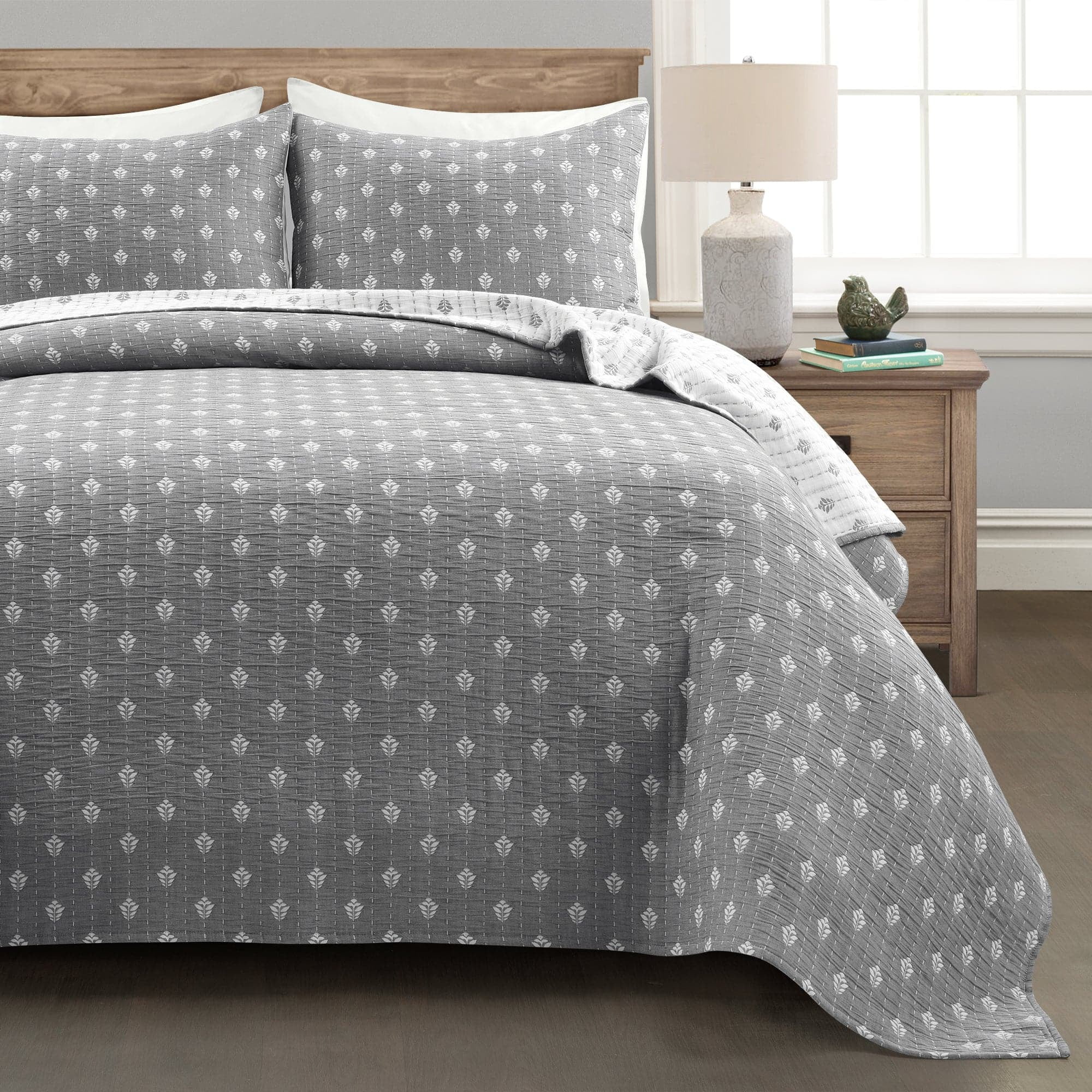 Lush Decor Hygge Kantha Pick Stitch Yarn Dyed Cotton Jacquard Quilt, King, Neutral/Off White, 3-Pc Set