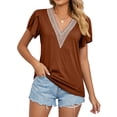 thumbnail image 1 of Camiseta informal holgada de Color puro con empalme de encaje y mangas cortas con cuello en V para mujer, 1 of 7
