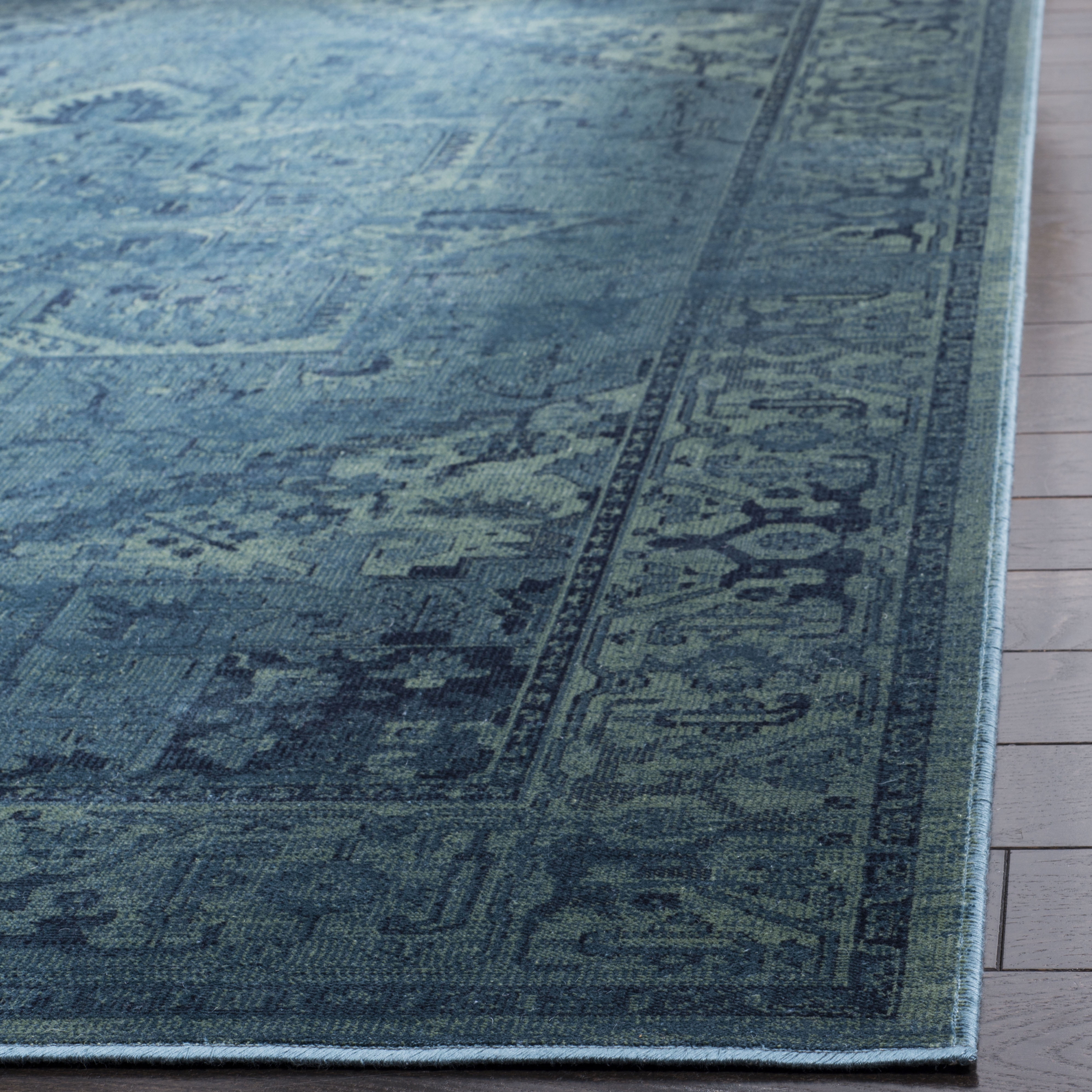 SAFAVIEH Vintage Adrian Traditional Area Rug, Turquoise, 6'7" x 9'2"