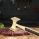 thumbnail image 4 of 1 unidad de ablandador de carne de aleación de aluminio dorado, mazo texturizado multifacético para golpear y aplanar carnes y mariscos, con orificio para colgar para un fácil almacenamiento. Rkxzt, 4 of 9