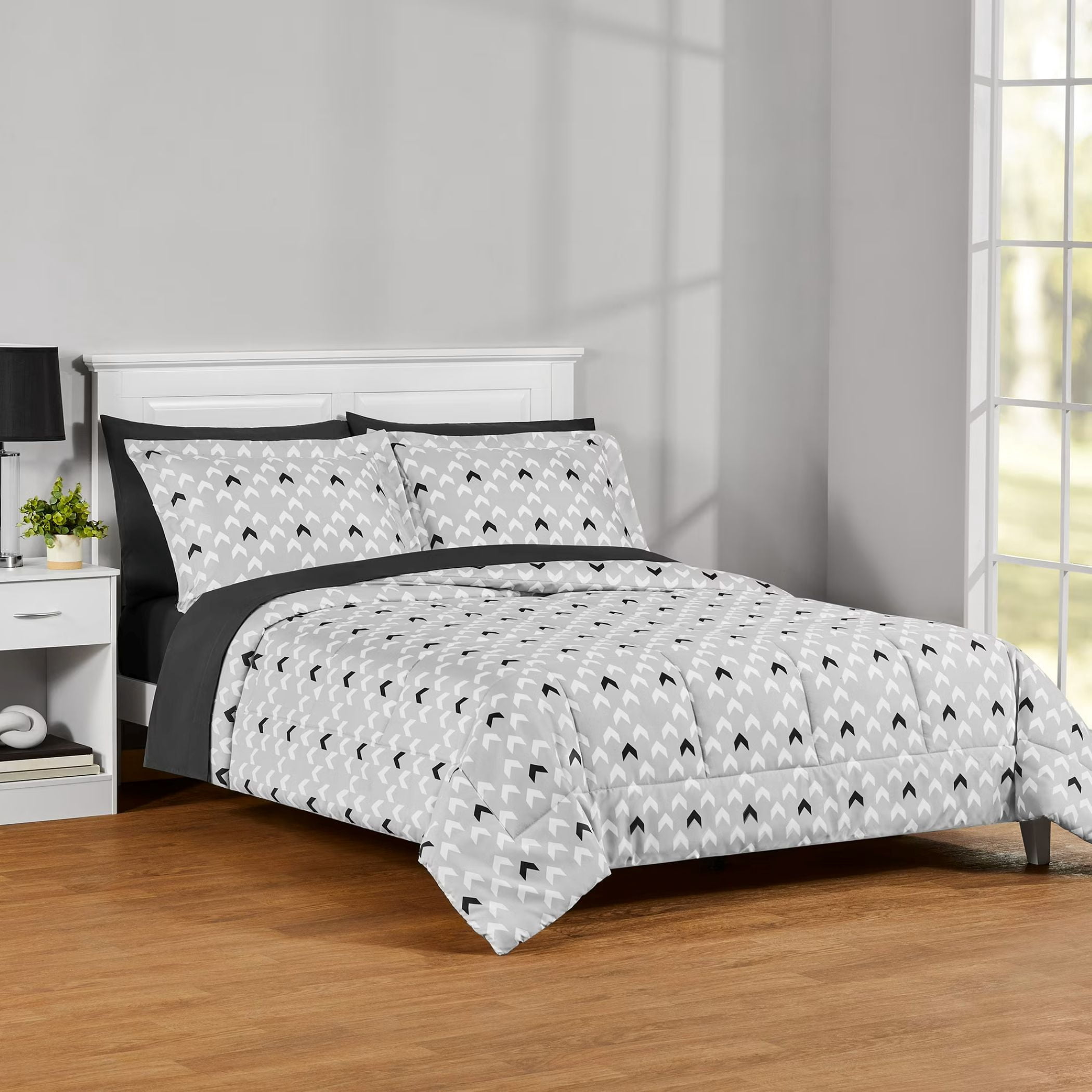 Mainstays 7-Piece Reversible Bed in a Bag Comforter and Sheet Set, Full, Light Grey Chevron