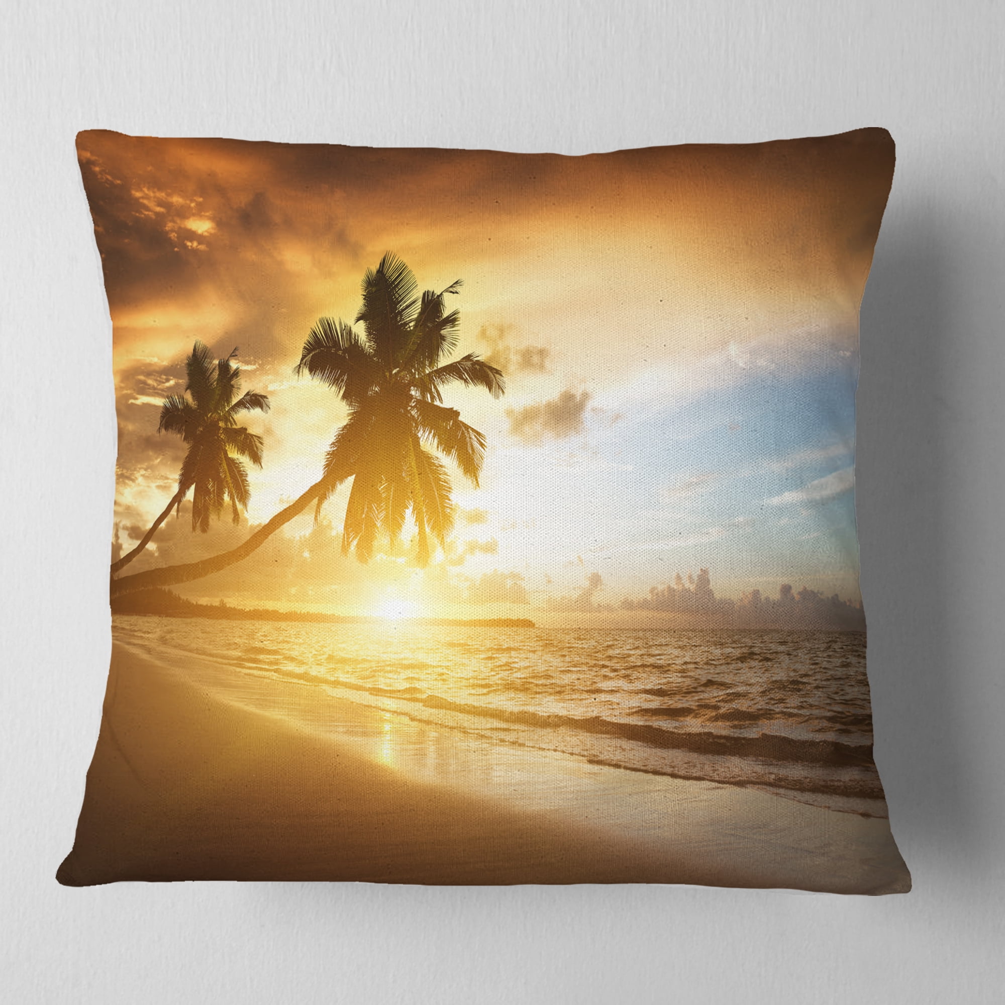 Designart Caribbean Seashore Sunset - Seascape Photography Throw Pillow - 16x16