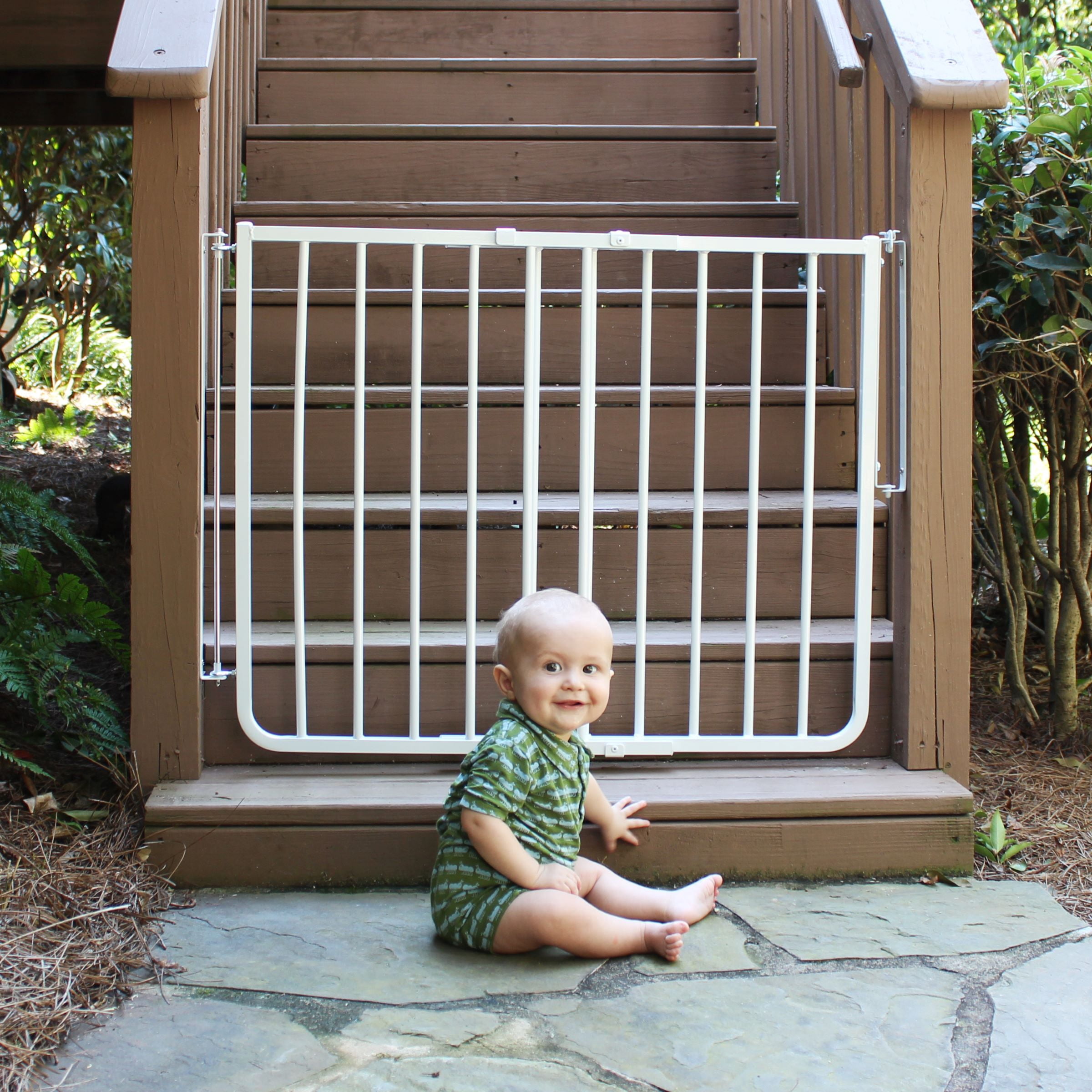 Cardinal Gates Outdoor Safety Gate - White