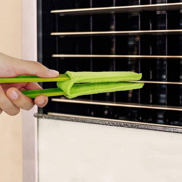 Cepillo de limpieza de plástico verde con cerdas de microfibra para persianas, rejillas de ventilación, teclados y limpieza del interior del automóvil, tamaño 22 cm.