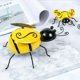 thumbnail image 4 of Muyoka Juego de 4 adornos de abeja de metal para colgar en la pared, escultura de jardín de abeja, decoración de arte de pared, accesorios de jardín en miniatura para decoración de interiores y exteri Muyoka Hogar, 4 of 7
