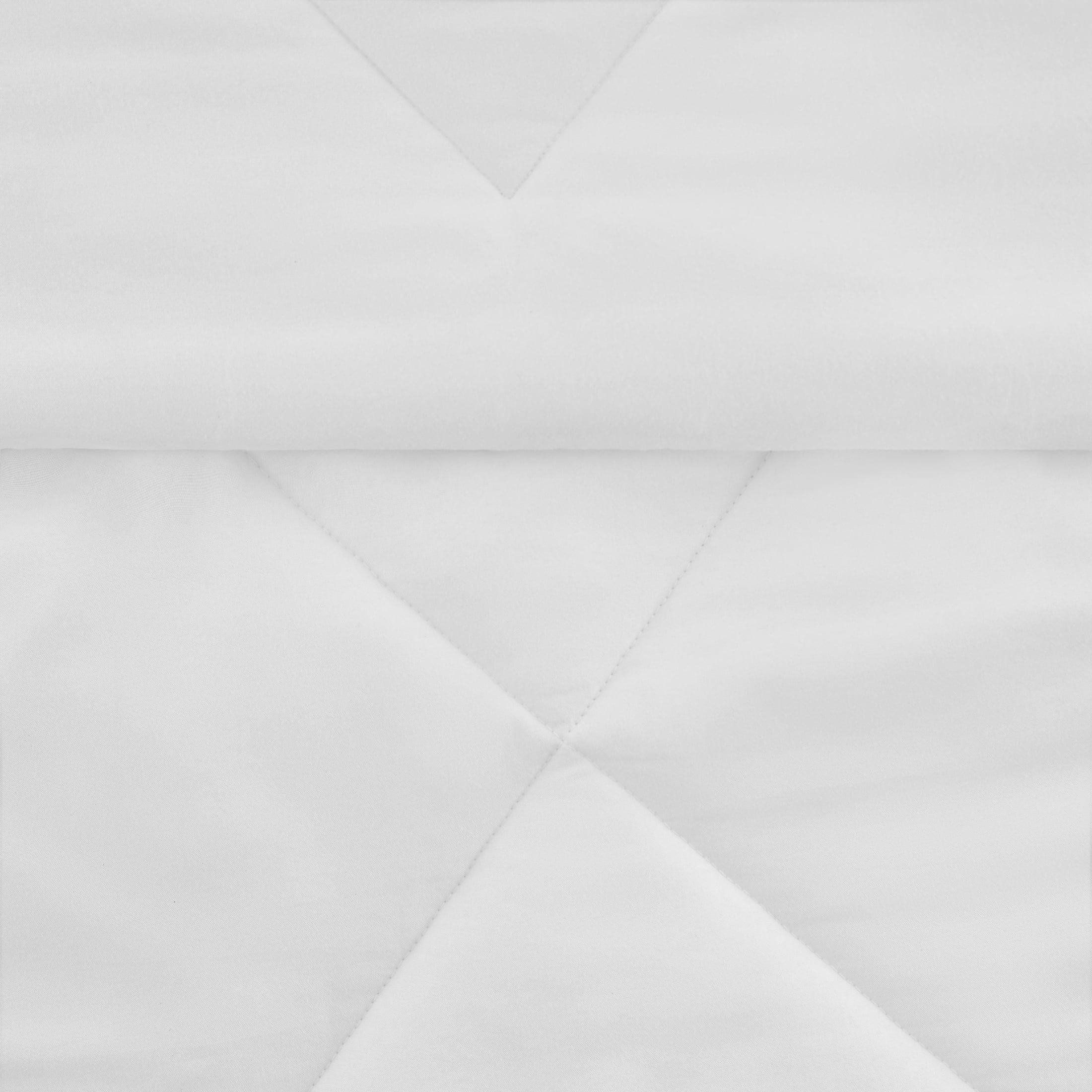 Mainstays Full/Queen Comforter, All-Season Reversible Microfiber, White