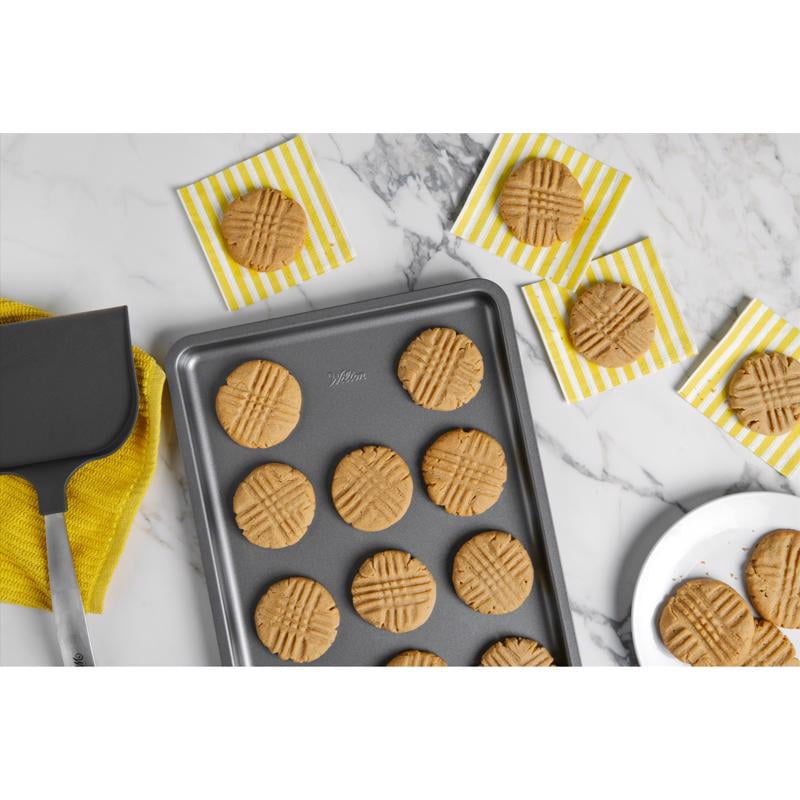 Wilton Enterprises 6089610 15 x 10 in. Medium Baking Sheet, Gray