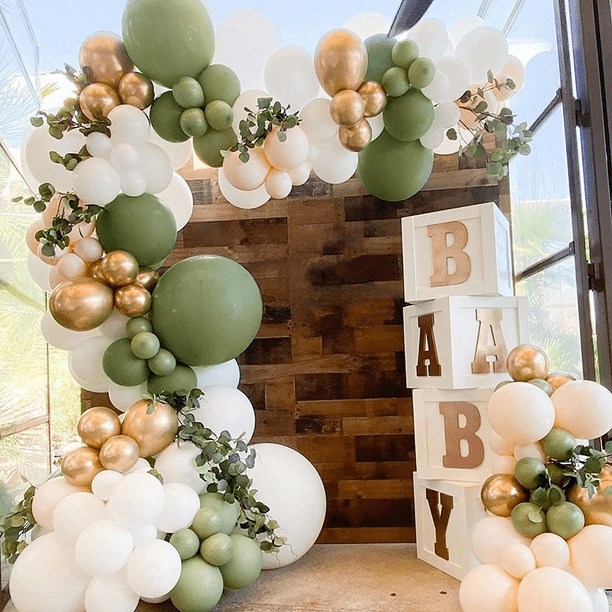 Decoraciones verdes para fiestas de cumpleaños Globos verde oliva y dorado Decoración neutra con vegetación Banner de feliz cumpleaños blanco Fondo de cumpleaños de papel de aluminio verde claro