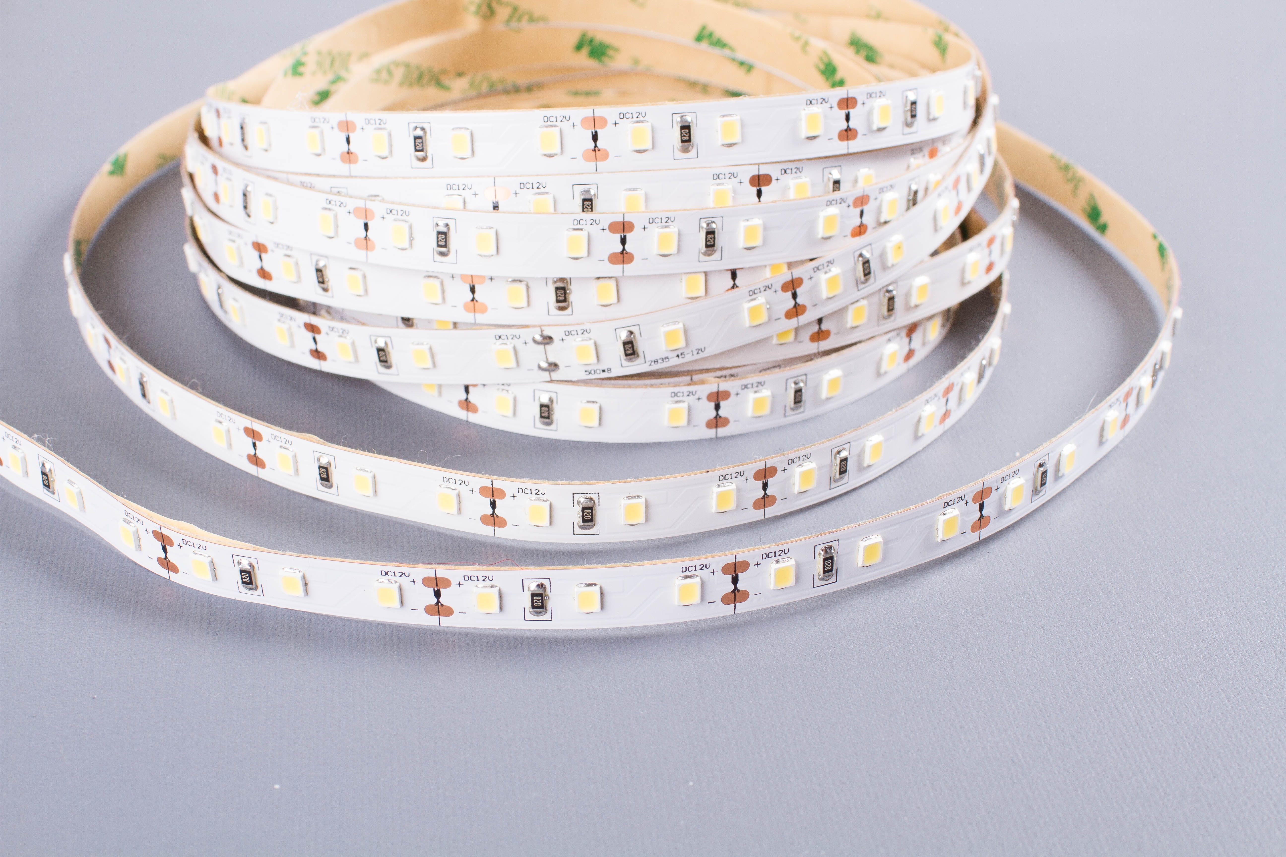 LEDUPDATES 95 CRI LED STRIP Light 450 LED chip per roll HIGH Brightness 2835 LED chip 4000K with 12v UL Listed Power Supply