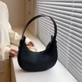 thumbnail image 4 of Bolso de hombro de PU para mujer, de moda, con cremallera clásica y de medio mes, muy vendido, 2024, nuevo y versátil bolso de mano para mujer, 4 of 5
