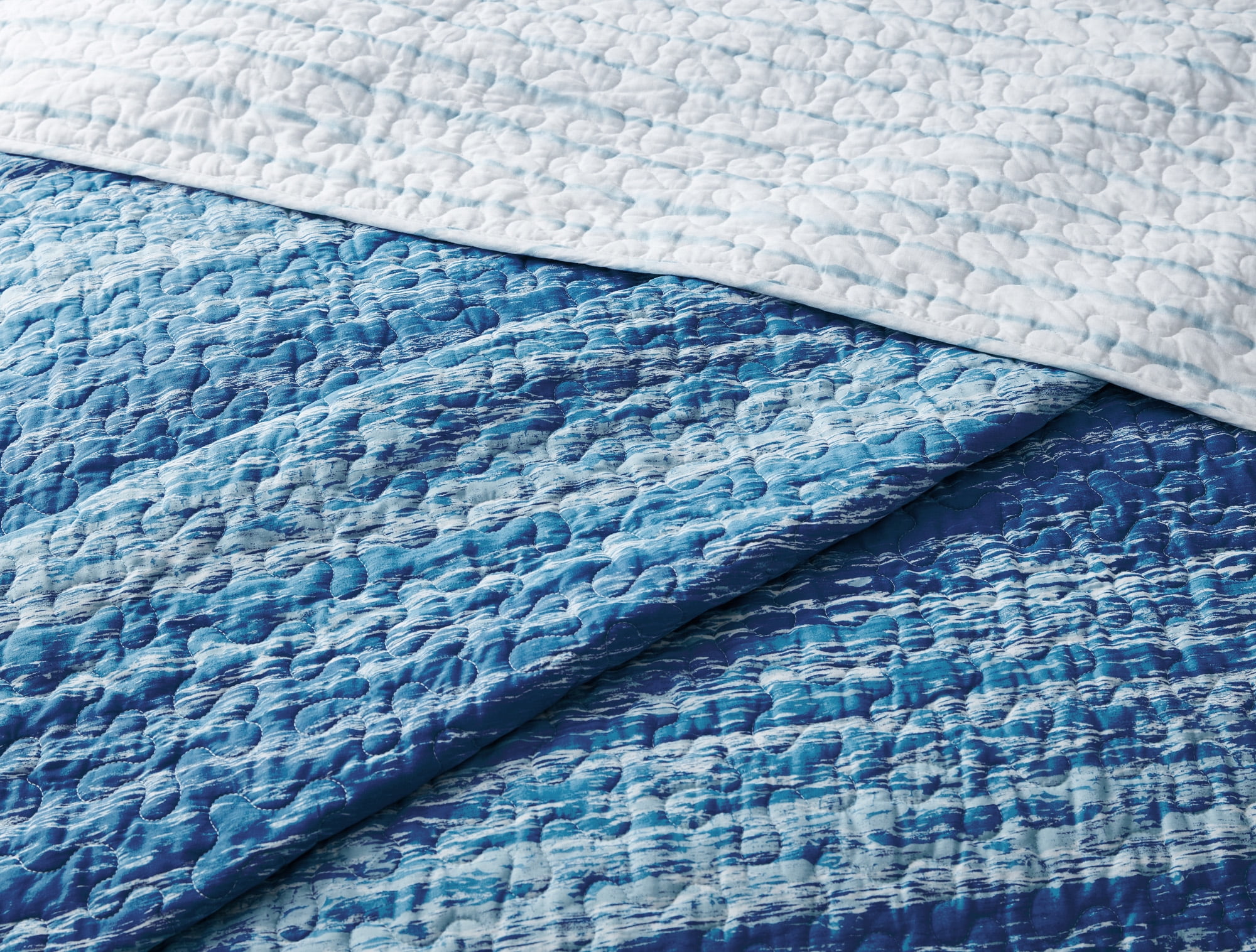 DESIGN STUDIO Ocean Stripe Blue Contemporary 3-Piece Cotton Quilt Bedding Set - King