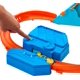 thumbnail image 3 of Set de atletismo para coches de juguete Hot Wheels Deluxe con amplificador motorizado, 3 of 6