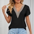 thumbnail image 4 of Camiseta informal holgada de Color puro con empalme de encaje y mangas cortas con cuello en V para mujer, 4 of 7