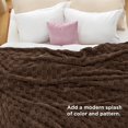 thumbnail image 4 of Manta Bedsure GentleSoft King Size Marrón Oscuro 274x229 cm, 4 of 7