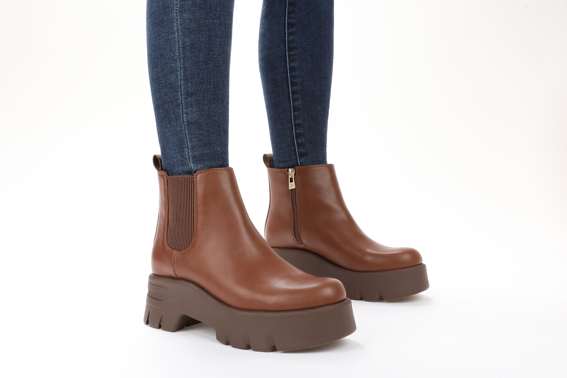 SAM & LIBBY WOMEN'S JULIA CHELSEA BOOTIE