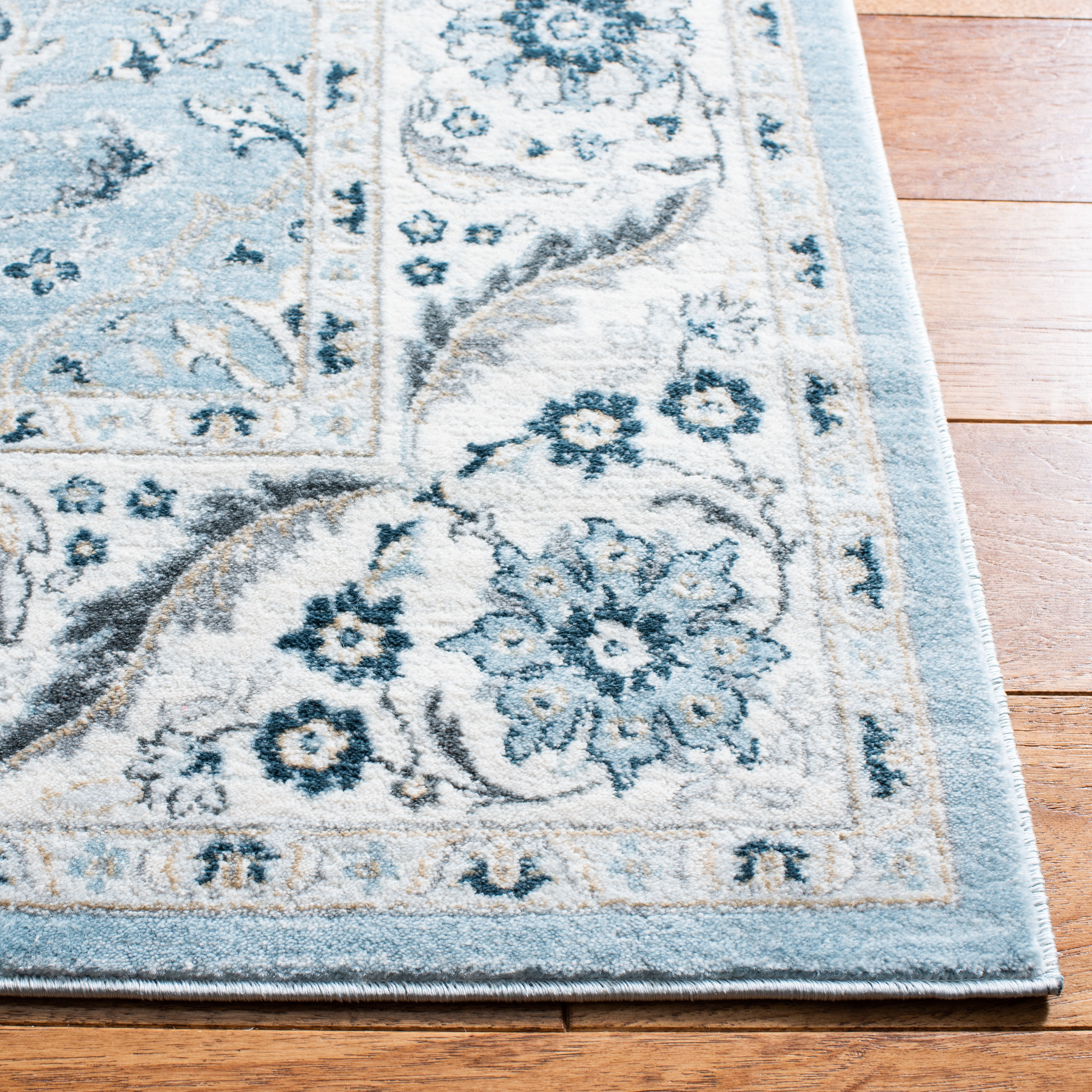 SAFAVIEH Isabella Kuzman Oriental Area Rug, Light Blue/Cream, 8' x 10'
