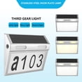 thumbnail image 3 of Luz solar con número de casa y sensor de movimiento para pared exterior y puerta de garaje, señal de dirección LED alimentada por energía solar para casa, jardín, camino y jardín, 3 of 9