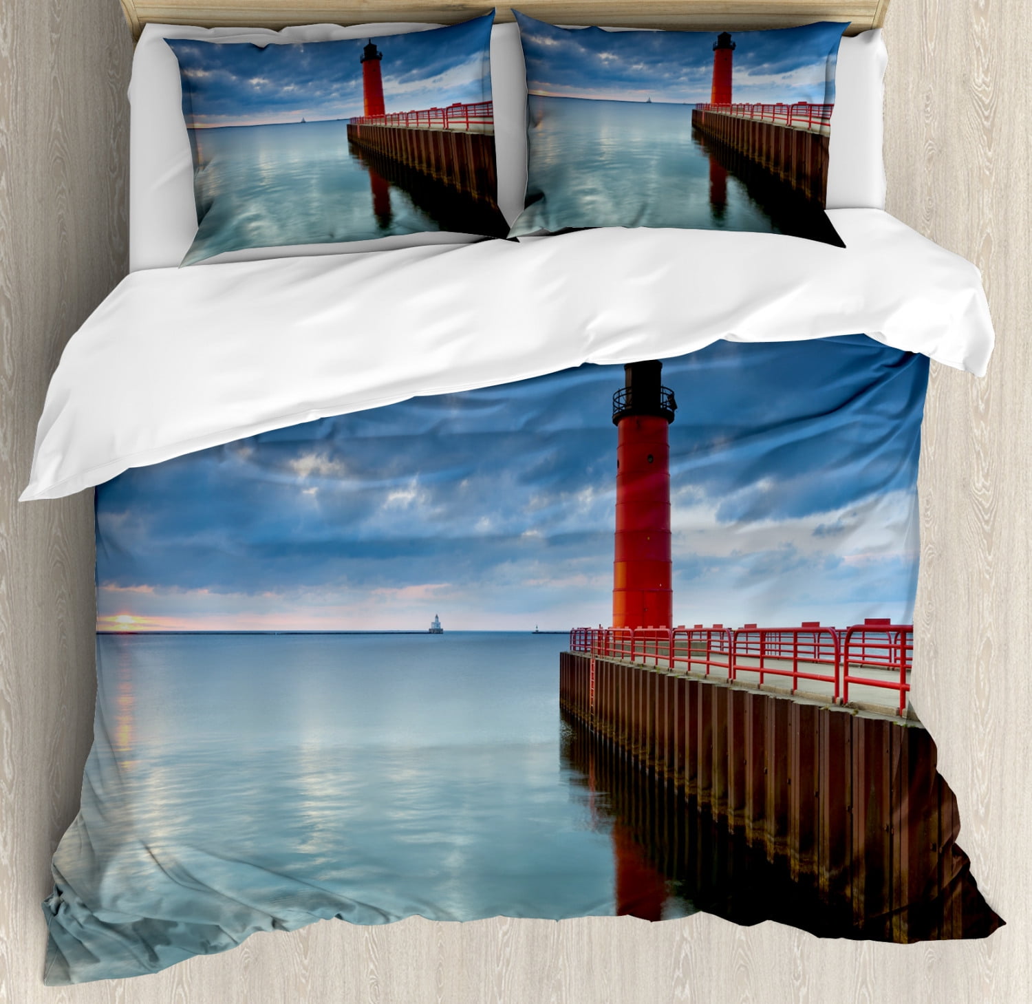 Wisconsin Duvet Cover Set, Image of Milwaukee Lighthouse with Dramatic