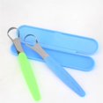 thumbnail image 1 of Limpiador de lengua para adultos y niños, juego de cepillos de lengua de metal de grado médico para aliento fresco y eliminación dental del mal aliento en segundos (2 piezas), 1 of 5