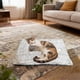 thumbnail image 4 of Esterilla de cama para mascotas que se calefacta a sí mismo | Almohadilla térmica para gatos y perros, uso en interior/exterior | Base Oxford antideslizante | Apellido suave y aislante de papel de, 4 of 6