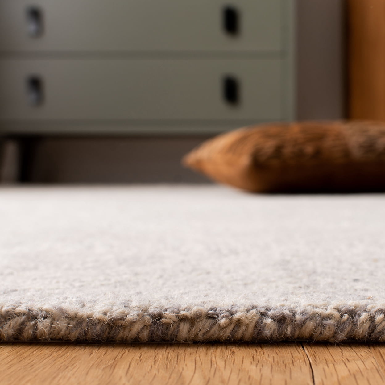 SAFAVIEH Micro-Loop Catrine Abstract Ogee Wool Area Rug, Silver/Ivory, 4' x 6'