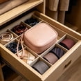 thumbnail image 4 of Bolsa Portátil de Almacenamiento para Toallas Sanitarias, Estuche de Viaje para el Período con Asa para Mujeres, Organizador de Maquillaje de Cuero Ligero para Uso Diario y Viajes, 4 of 8