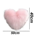 thumbnail image 2 of Oreiller en Forme de Cœur et Fourrure Nécessaire pour la Saint-Valentin, 2 of 5