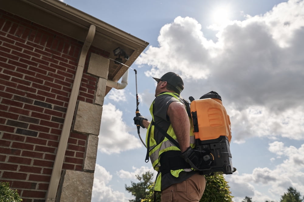 Dewalt 20V Backpack Sprayer Kit 4 Gallon