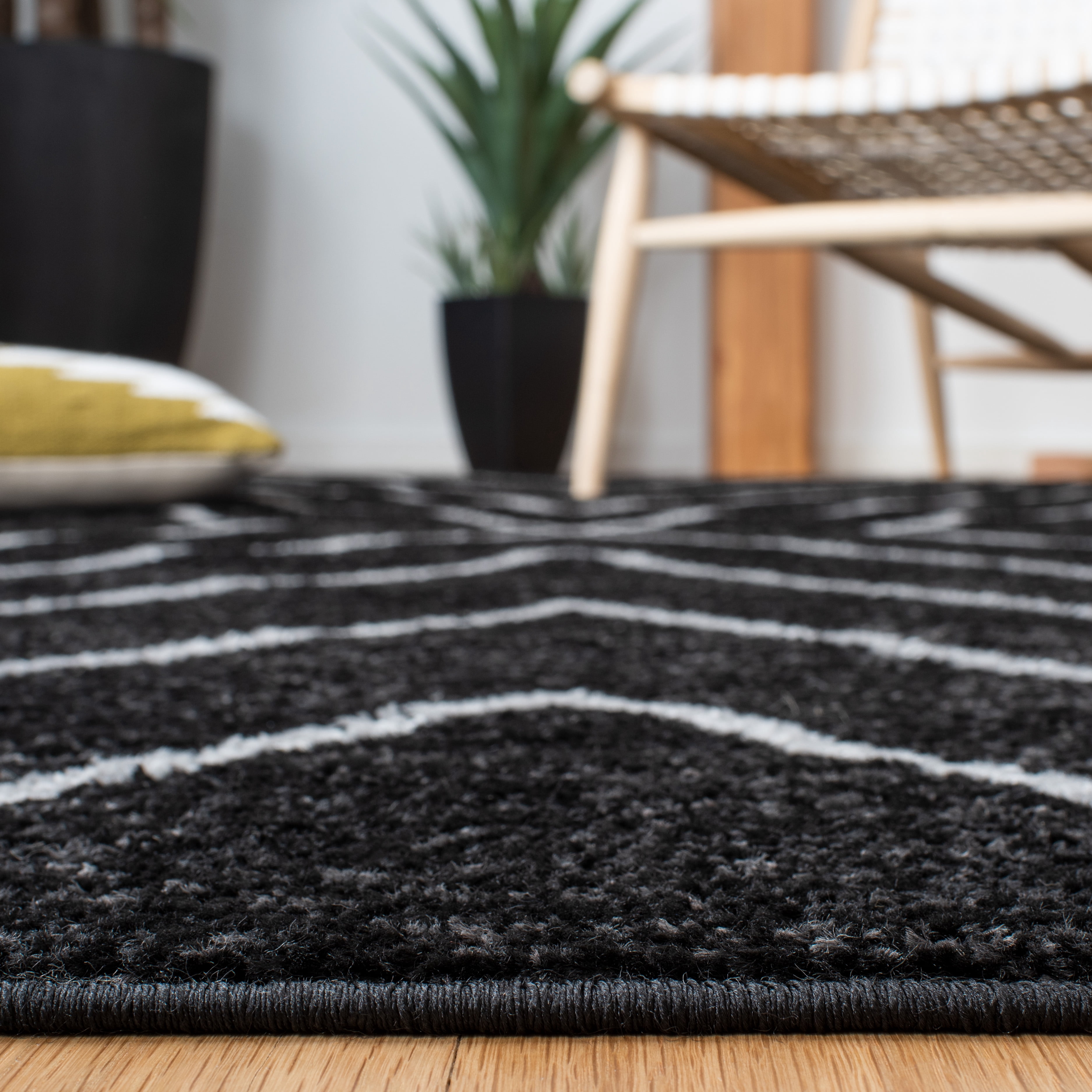 SAFAVIEH Adirondack Evonne Geometric Runner Rug, Black/Light Grey, 2'6" x 12'