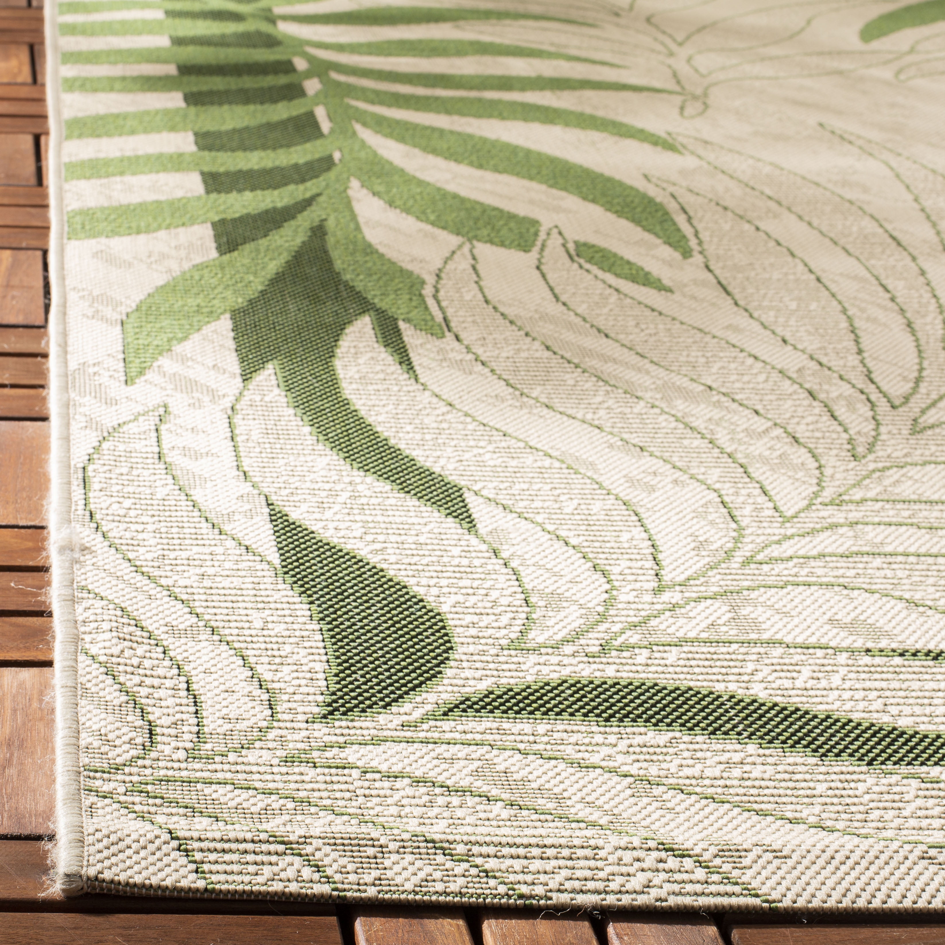 Safavieh Courtyard Cailyn Floral Indoor/Outdoor Area Rug, Cream/Green, 5'3" x 7'7"