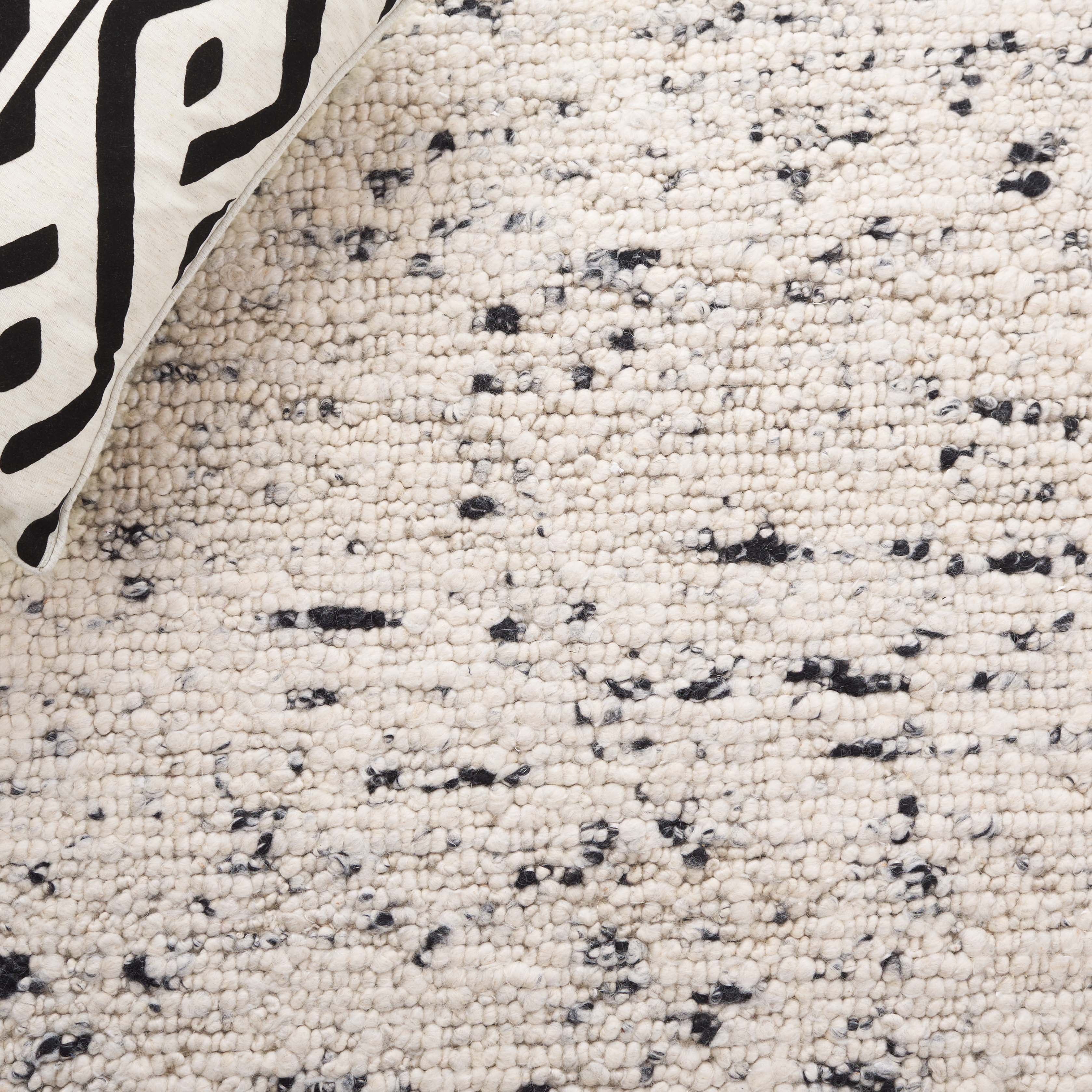 SAFAVIEH Natura Tryik Solid Area Rug, Light Grey/Ivory, 6' x 6' Round